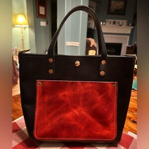 KMM & Co. Mini Travel tote - black with lava pocket